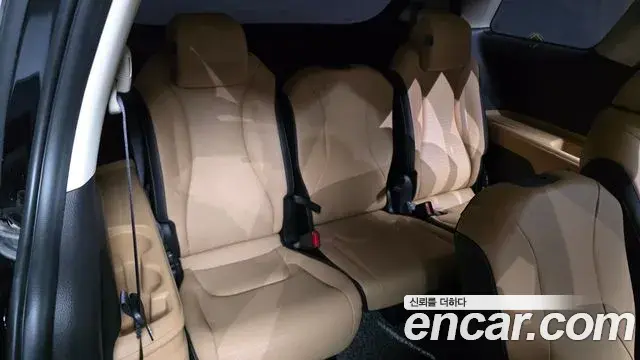 Kia Carnival 2023 — Фото 13/20