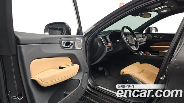 Volvo XC60 2024 — Photo 8/20