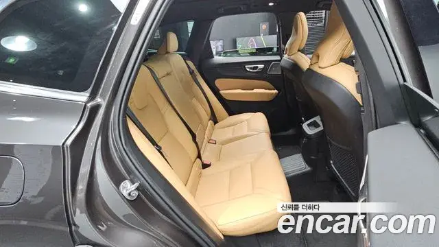 Volvo XC60 2024 — Photo 10/20