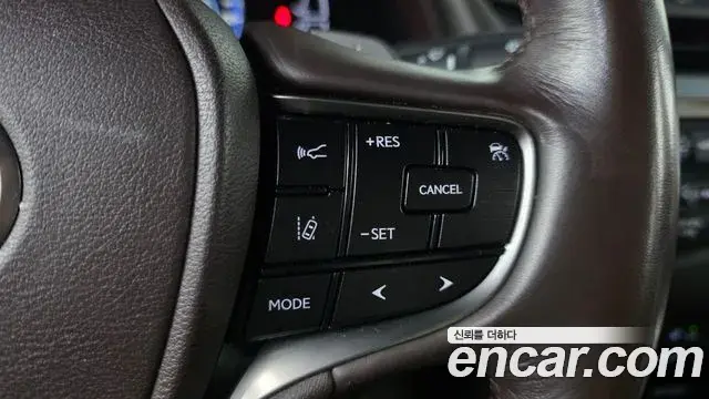 Lexus ES300h 2019 — Photo 15/20