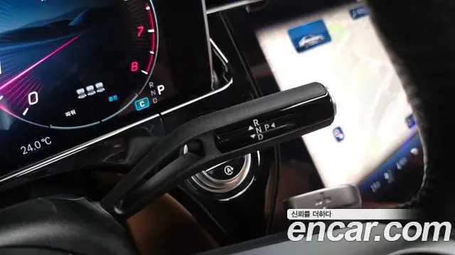 Mercedes-Benz E-Class 2025 — Photo 9/20