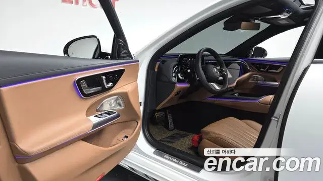 Mercedes-Benz E-Class 2025 — Photo 10/20