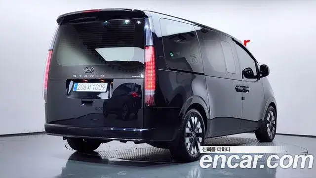 Hyundai Staria 2023 — Фото 2/20