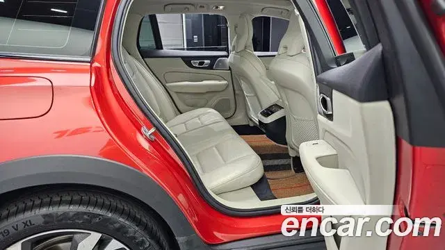 Volvo V60 Cross Country 2019 — Şəkil 8/31