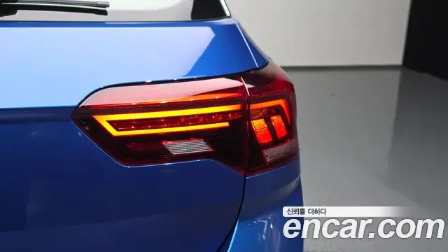 Volkswagen T-Roc 2021 — Photo 29/32