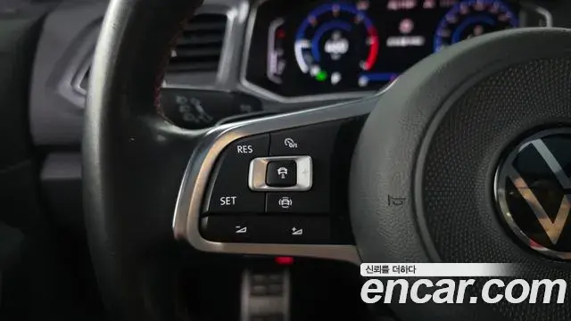Volkswagen T-Roc 2021 — Photo 15/32