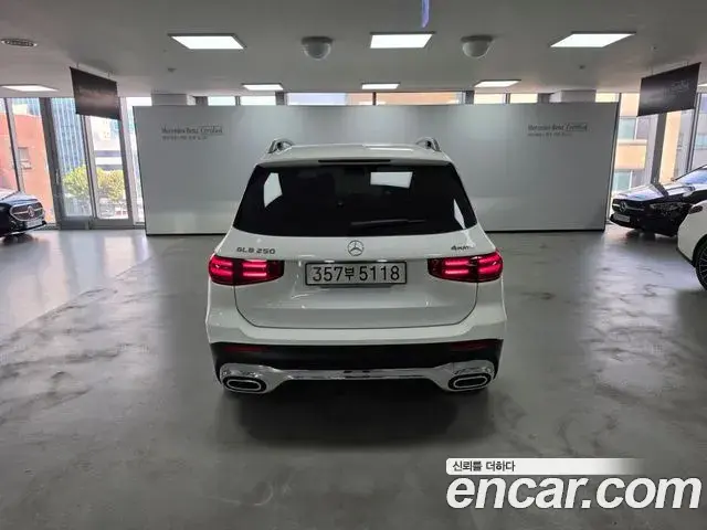 Mercedes-Benz GLB-Class 2025 — Photo 3/15