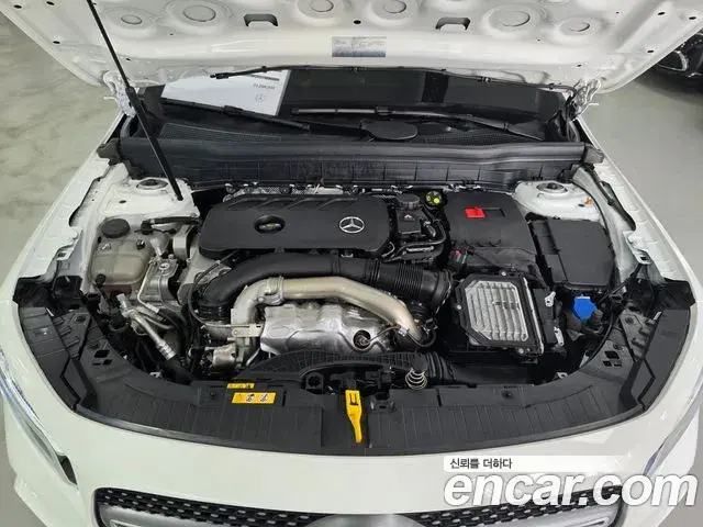 Mercedes-Benz GLB-Class 2025 — Photo 5/15