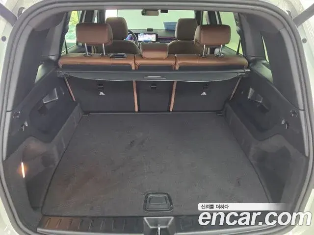 Mercedes-Benz GLB-Class 2025 — Photo 9/15