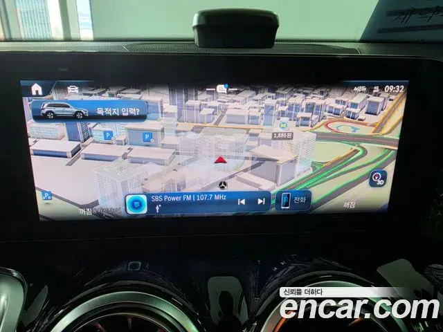 Mercedes-Benz GLB-Class 2025 — Photo 12/15