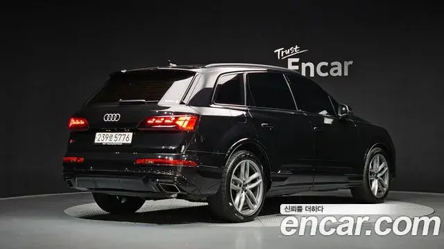 Audi Q7 2025 — Photo 2/20