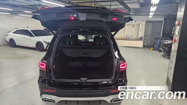 Mercedes-Benz GLB-Class 2023 — Фото 18/20
