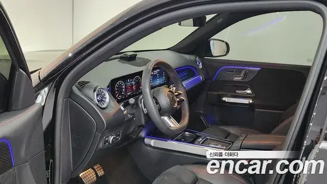 Mercedes-Benz GLB-Class 2025 — Фото 8/18