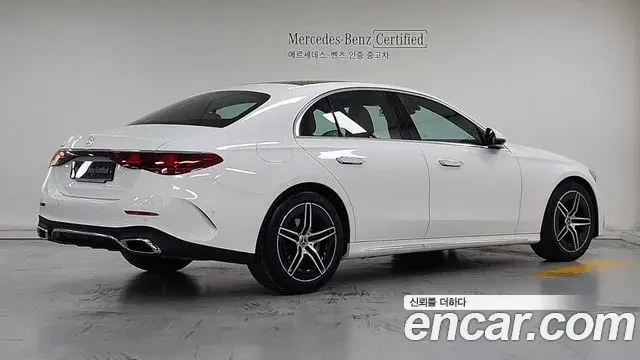 Mercedes-Benz E-Class 2026 — Photo 1/20