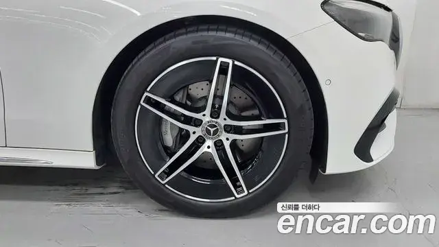 Mercedes-Benz E-Class 2026 — Photo 4/20