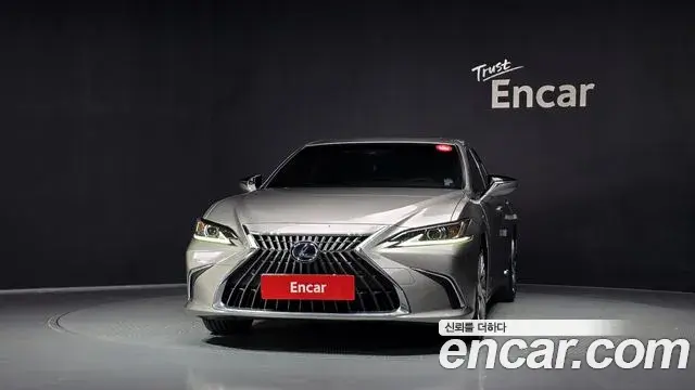 Lexus ES300h 2021 — ფოტო 9/35