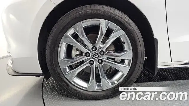 Toyota Sienna 2023 — ფოტო 33/33