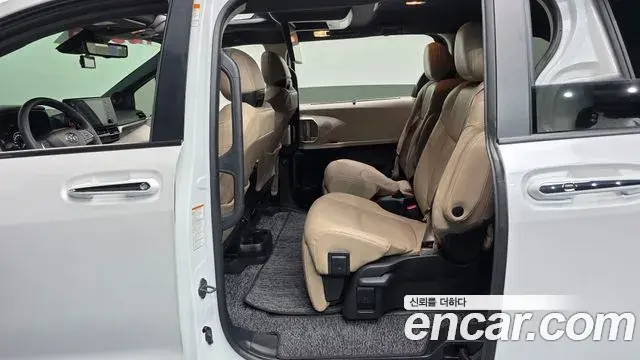 Toyota Sienna 2024 — Şəkil 18/20