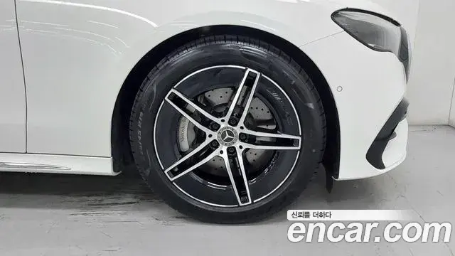 Mercedes-Benz E-Class 2026 — Photo 5/20