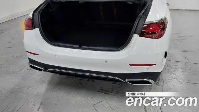Mercedes-Benz E-Class 2026 — Photo 8/20