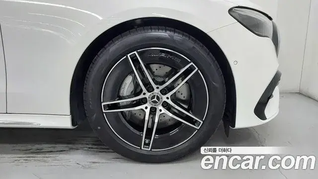 Mercedes-Benz E-Class 2026 — Photo 11/20