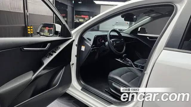 Kia Niro 2022 — Фото 10/20