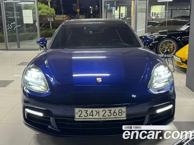 Porsche Panamera 2020 — Фото 1/13