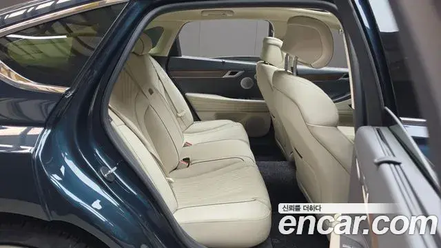 Genesis Electrified G80 2022 — Photo 11/20