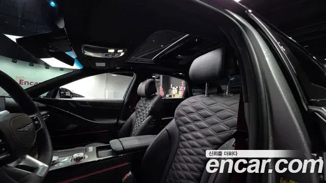 Genesis Electrified G80 2024 — Photo 17/20