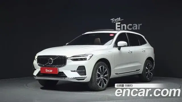 Volvo XC60 2023 — Photo 9/20