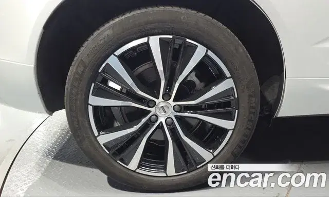 Volvo XC60 2023 — Photo 4/20
