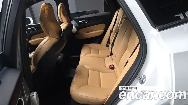 Volvo XC60 2023 — Photo 11/20