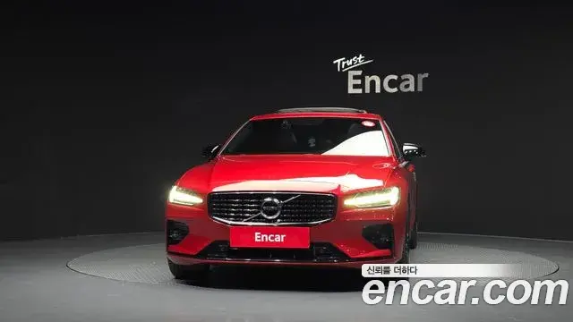 Volvo S60 2022 — Фото 3/20