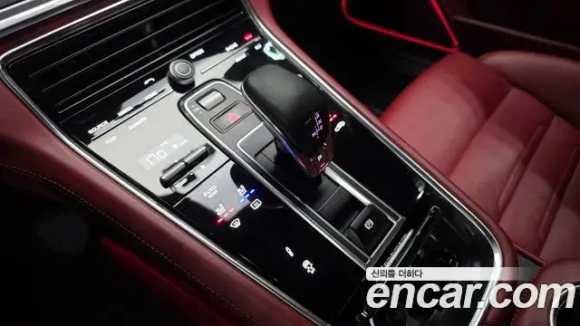 Porsche Panamera 2018 — Photo 8/20