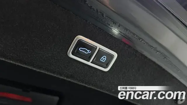 Genesis Electrified G80 2021 — Photo 18/20