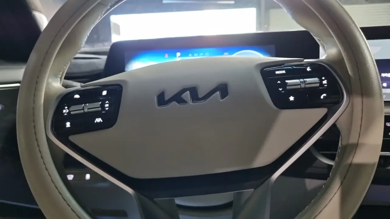 Kia K8 2021 — Şəkil 13/18