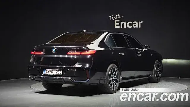 BMW 7 Series 2023 — Şəkil 2/20