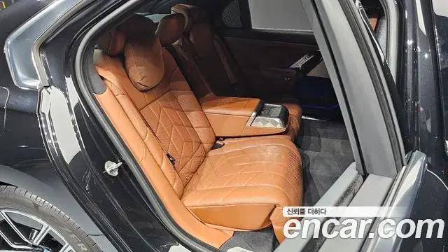BMW 7 Series 2023 — Şəkil 12/20