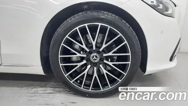 Mercedes-Benz S-Class 2025 — Photo 4/18