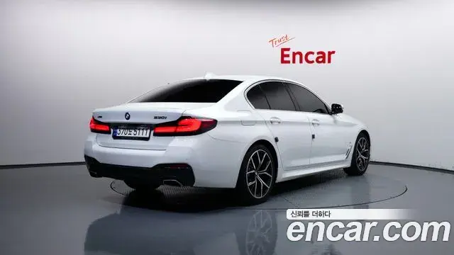 BMW 5 Series 2023 — Photo 2/20