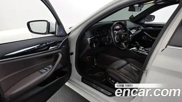 BMW 5 Series 2023 — Photo 10/20