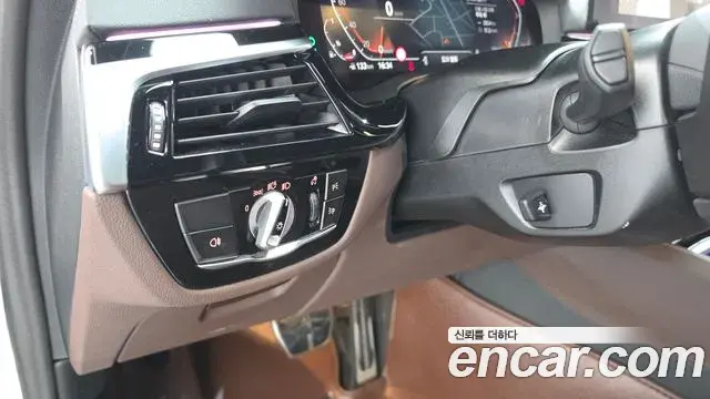 BMW 5 Series 2023 — Photo 20/20
