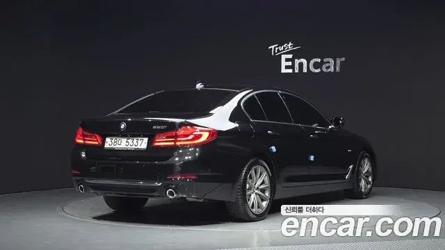 BMW 5 Series 2018 — Фото 2/20