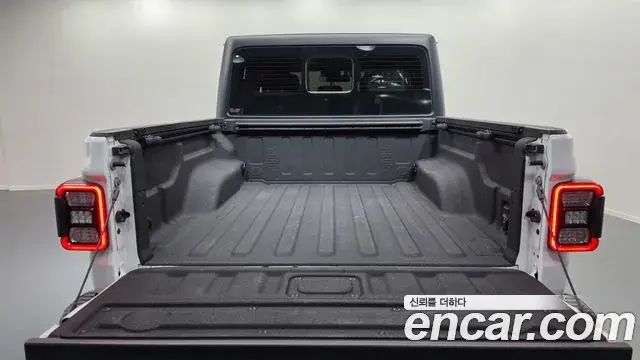 Jeep Gladiator 2023 — Photo 19/20