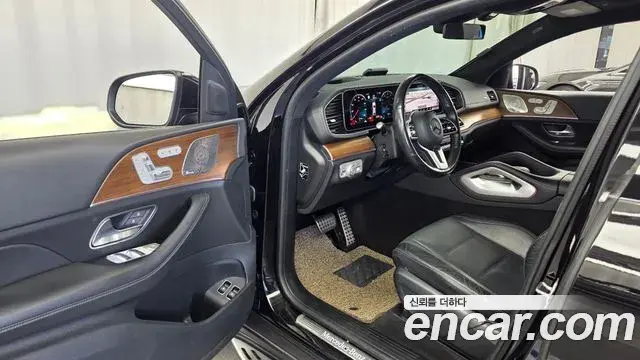 Mercedes-Benz GLE-Class 2021 — Photo 10/20