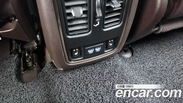 Jeep Grand Cherokee 2018 — Photo 19/20