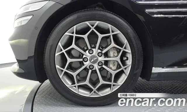 Genesis Electrified G80 2022 — Photo 5/20