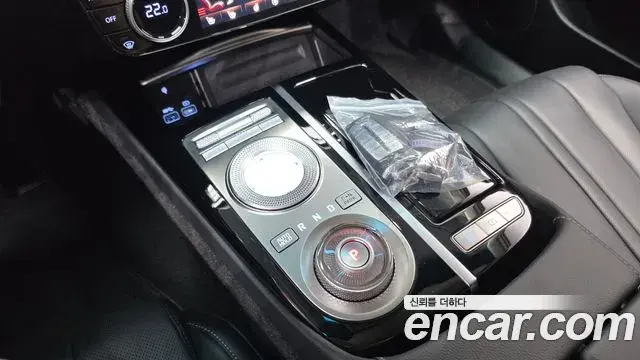 Genesis Electrified G80 2022 — Photo 9/20