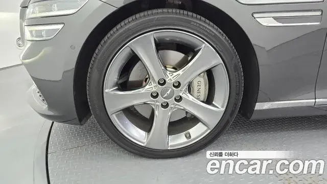 Genesis Electrified G80 2022 — Photo 5/20