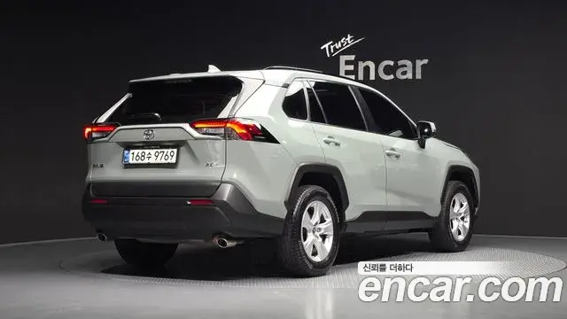 Toyota RAV4 2019 — Photo 2/20